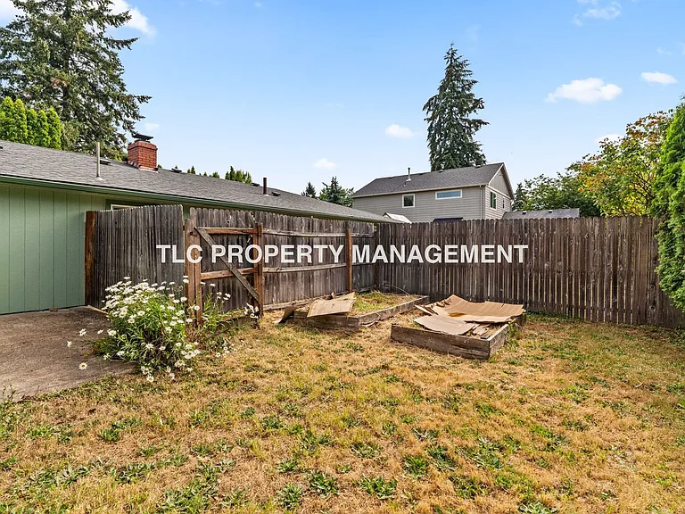 2199 Devos St — Photo 21
