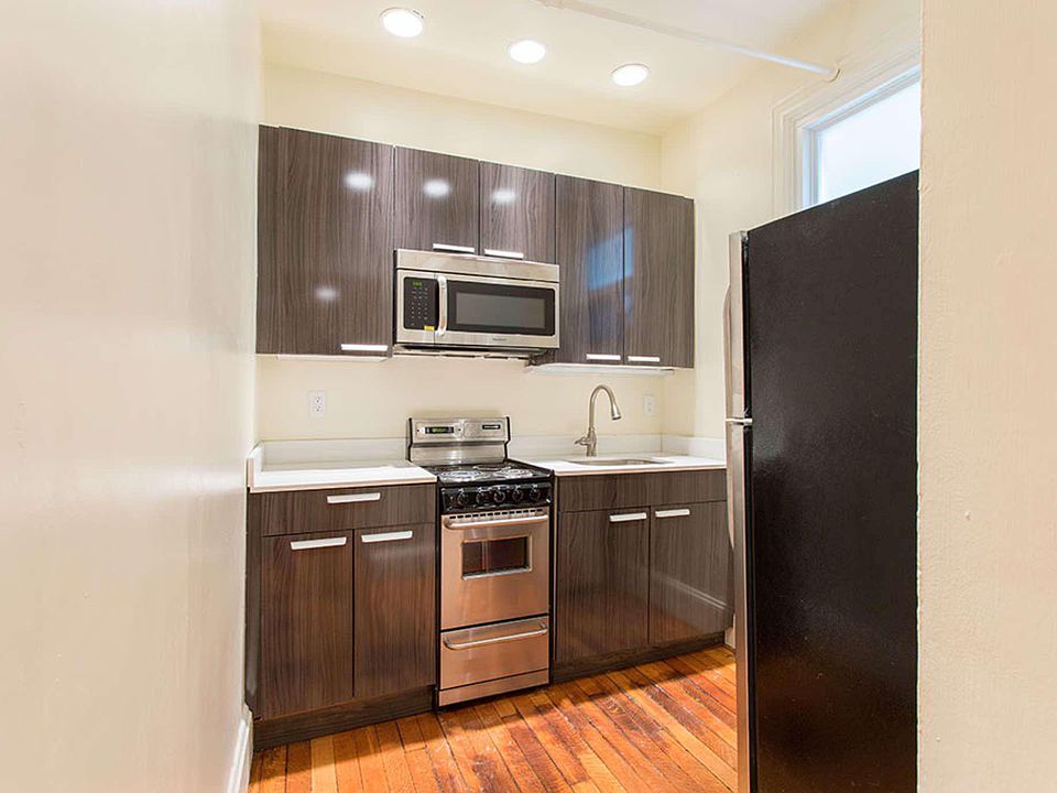 2nd image of 379 Commonwealth Ave APT 4N