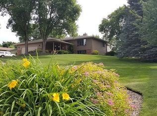 304 S Oak Ridge Rd, Brandon, SD 57005