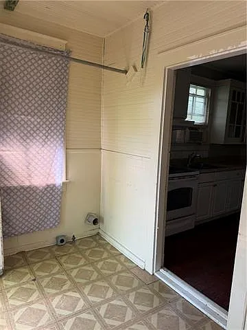 819 Governor Hall St — Photo 20