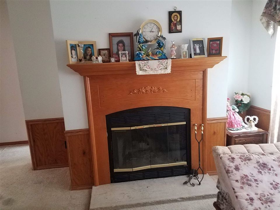 2nd image of 321 S Fern Dr
