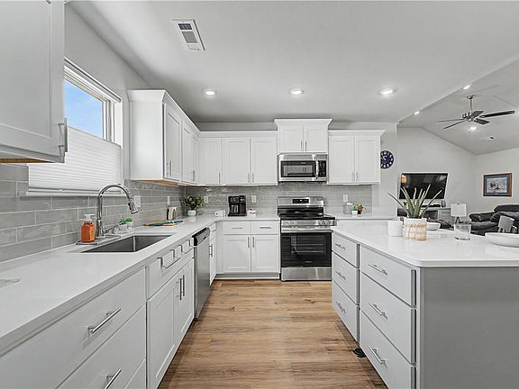 3rd image of 41 Shetland Dr