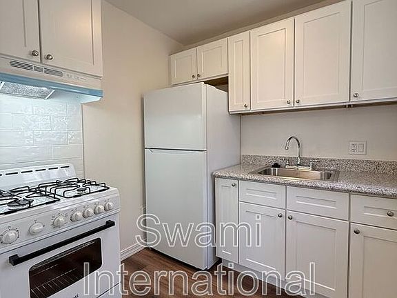 3rd image of 1002 Island Ave