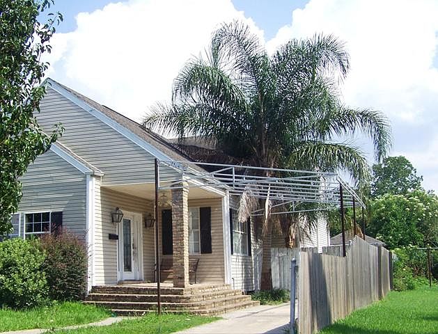 1st image of 2762 Mendez St