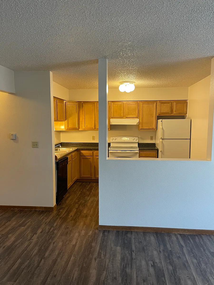 Building Photo - 650 S Johnson St #10