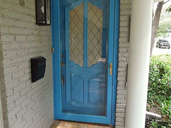 3rd image of 3104 Overton Park Dr W