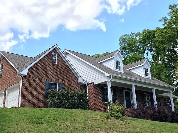 3rd image of 3950 Clairmont Dr NE