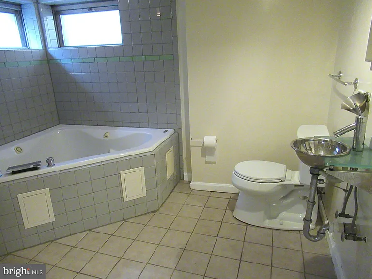 1304 Princess St — Photo 17