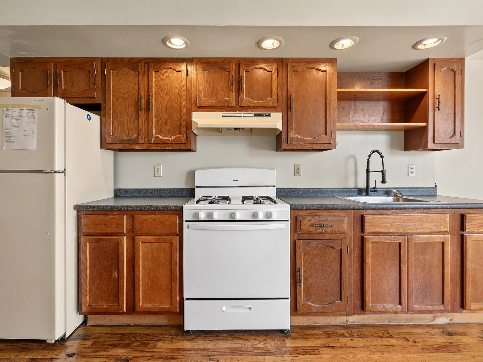 2 bed, 2000 sqft, $2,200 — Photo 4