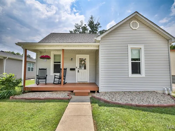 911 Highland St, Edwardsville, IL 62025