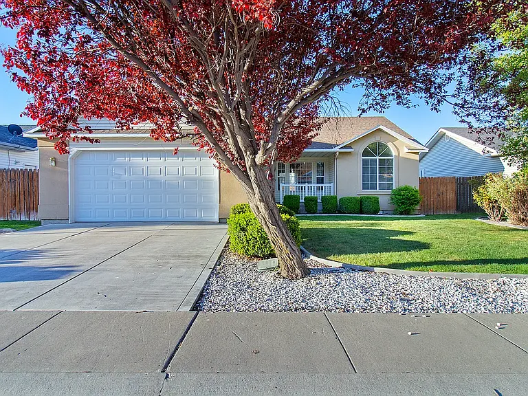 2530 Paintbrush Dr — Photo 1