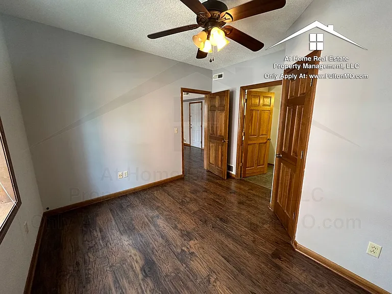 101 E 10th St #105 — Photo 15