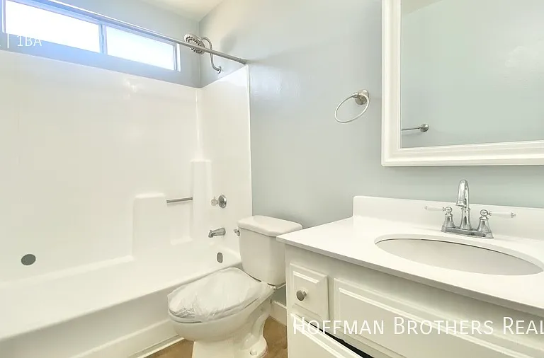 662 W 12th St #104 — Photo 6