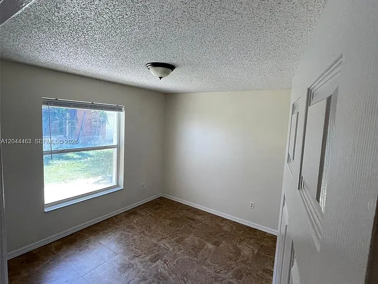6031 SW 36th Ct #REAR — Photo 6
