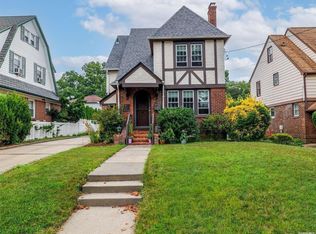 43 Ash St, Floral Park, NY 11001