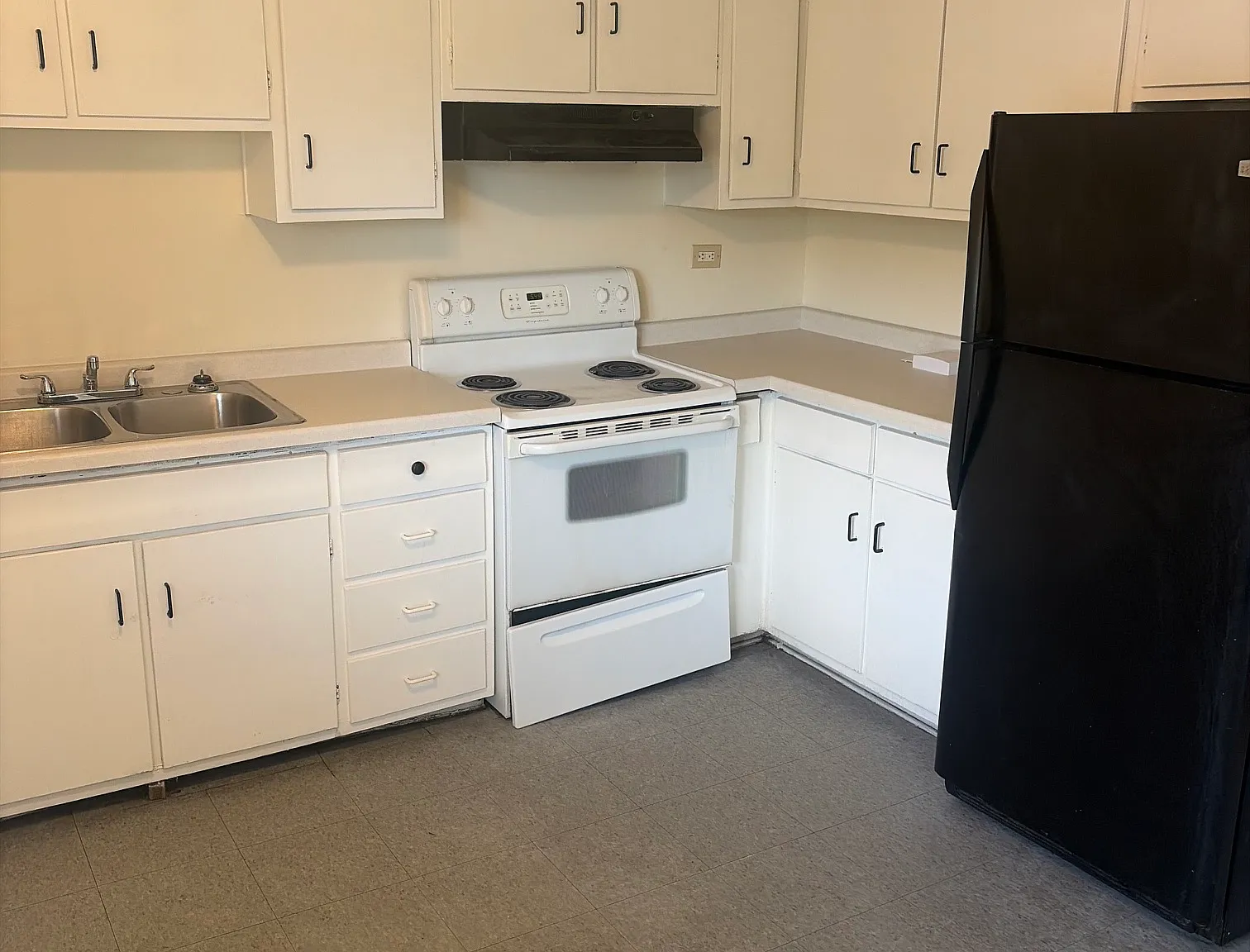 2125 N Elmwood Ave — Photo 4