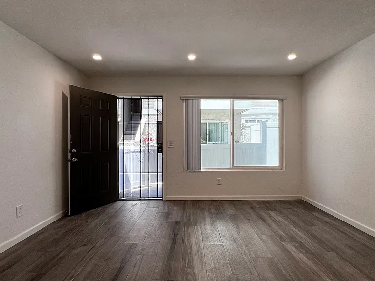 Florida Street Apartments — Photo 30