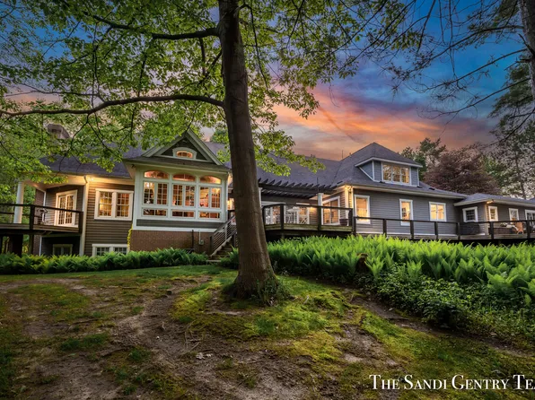 3424 S Ramshorn Dr, Fremont, MI 49412