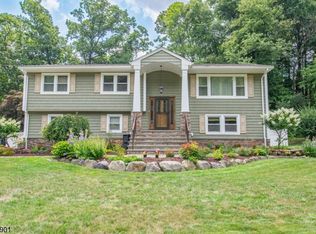 3 Willowcrest Rd, Denville, NJ 07834