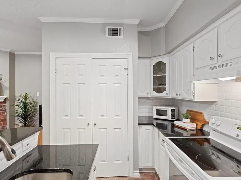 6318 Richmond Ave — Photo 13