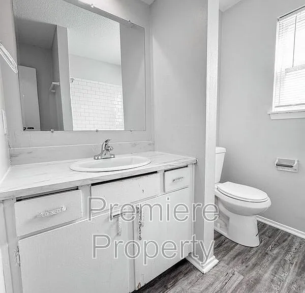 219 N Oak Dr #A — Photo 9