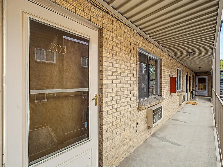 148 S Emerson St #203 — Photo 4