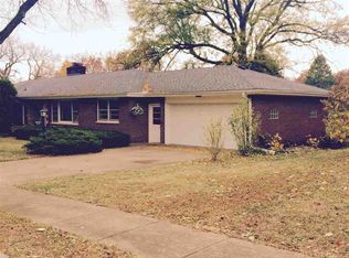 812 S 15th St, Clinton, IA 52732