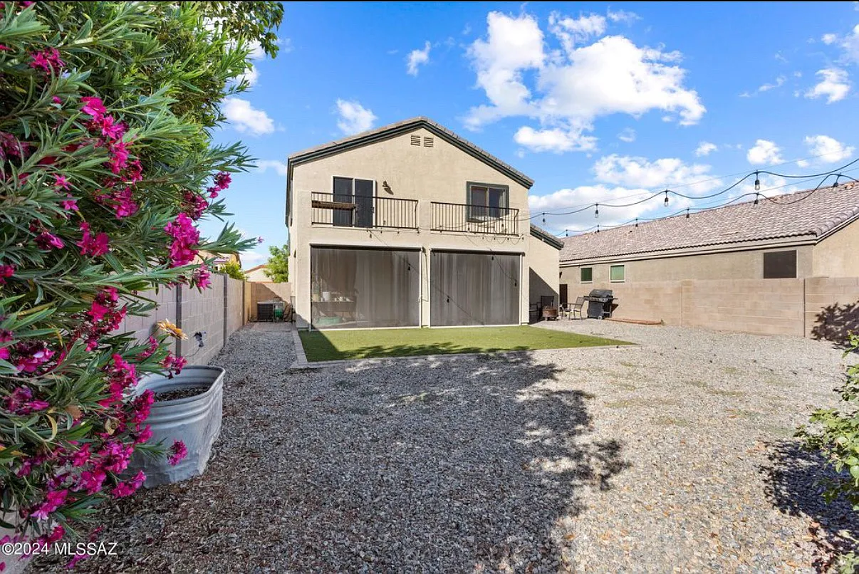 5 bed, 2428 sqft, $3,400 — Photo 2