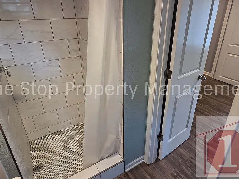 608 NE Florence Ave #A — Photo 25
