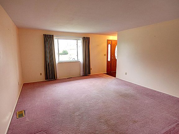 3rd image of 1027 Woodland Dr