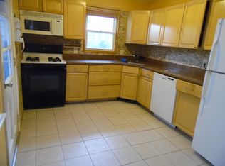 6 Dahnert Park Ln, Garfield, NJ 07026