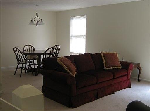 Mail Floor, look into Dining area