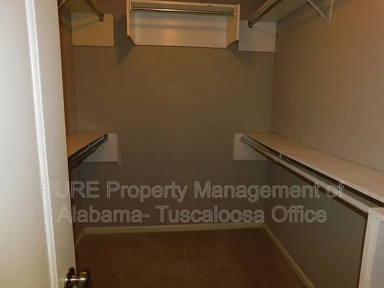 1213 Heritage Ln — Photo 32