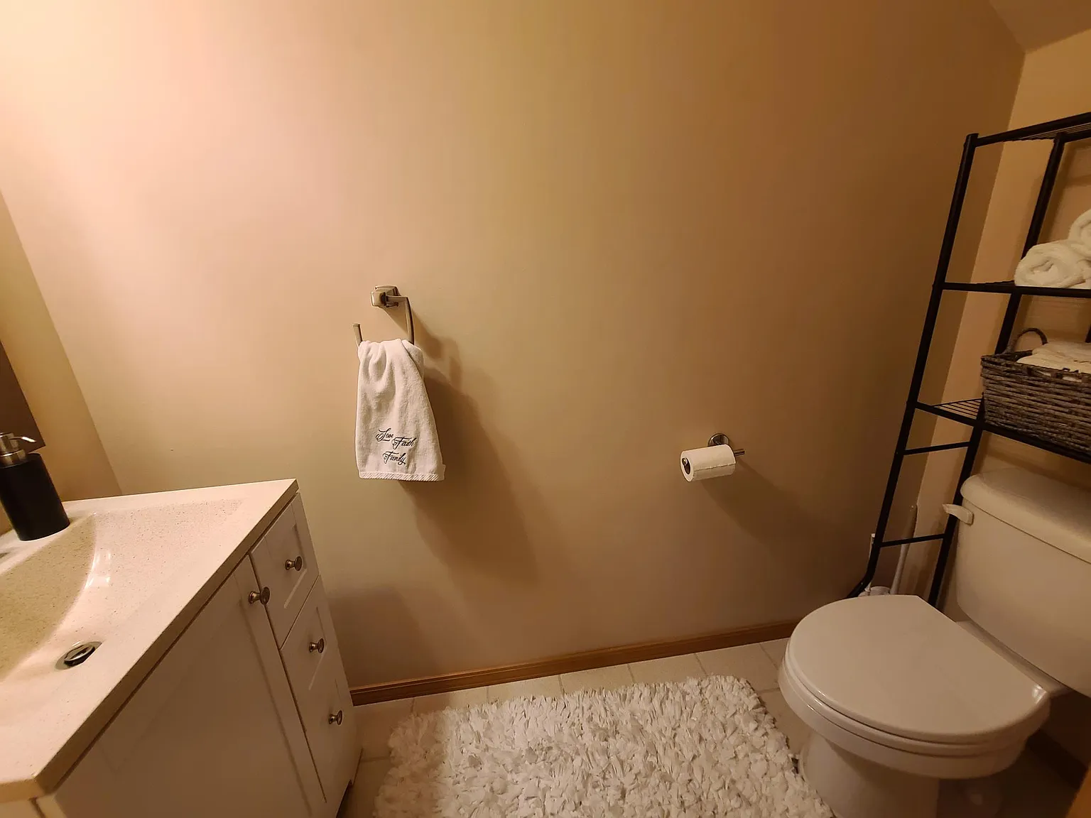 3 bed, 2.5 bath, 1523 sqft, $3,400 — Photo 4
