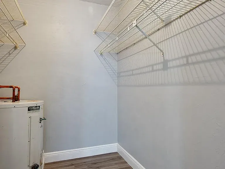 214 Columbia Dr — Photo 6