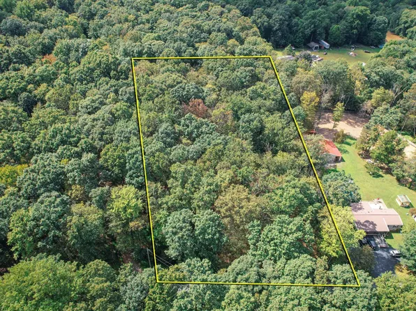 3 Trophy Dr, Pine Grove, PA 17963