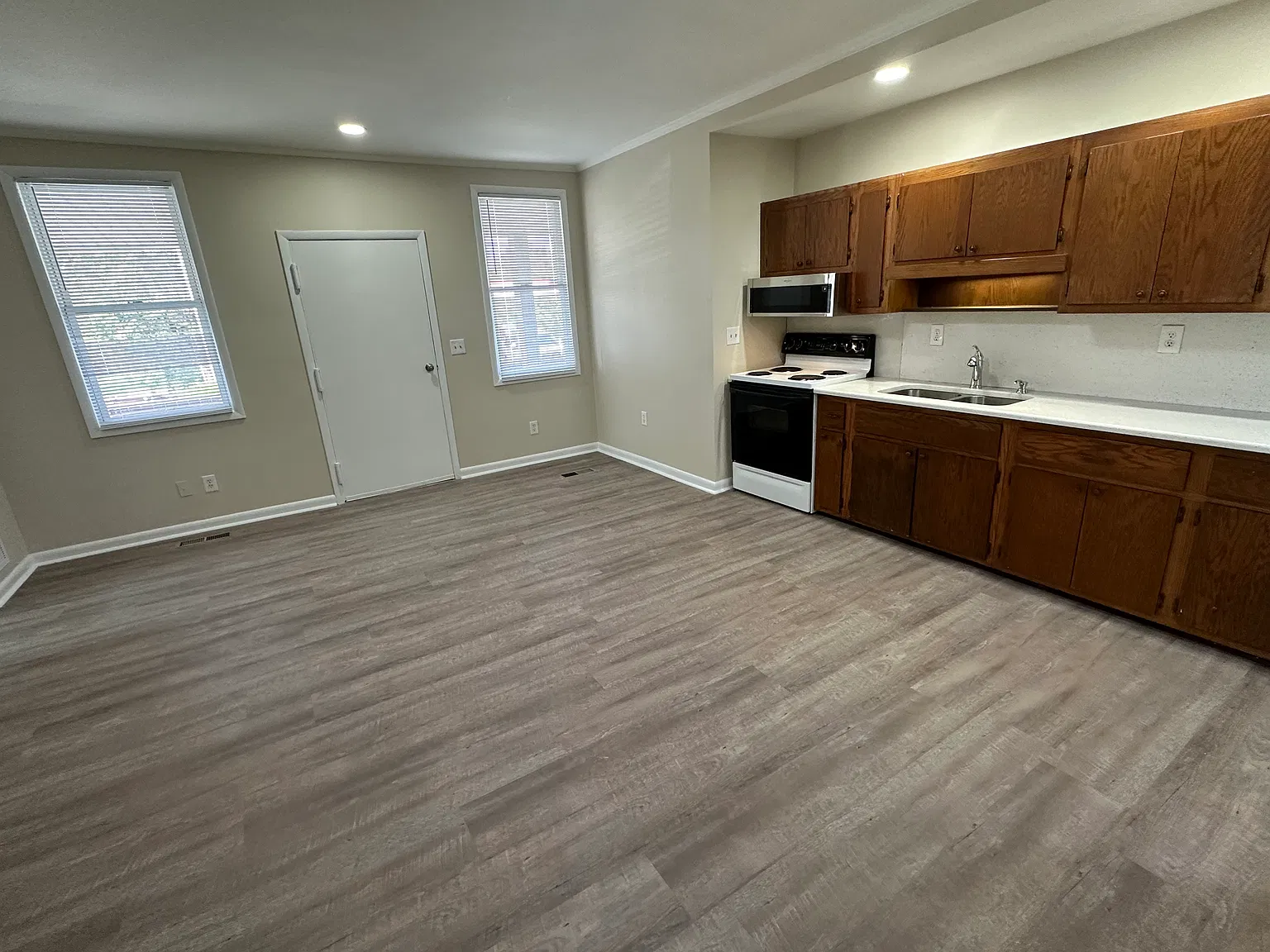 9823 Liberty Rd — Photo 4