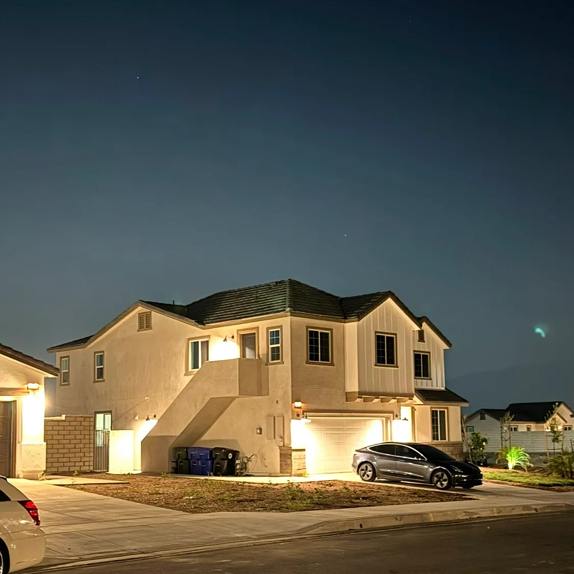 5 bed, 2585 sqft, $5,200 — Photo 3