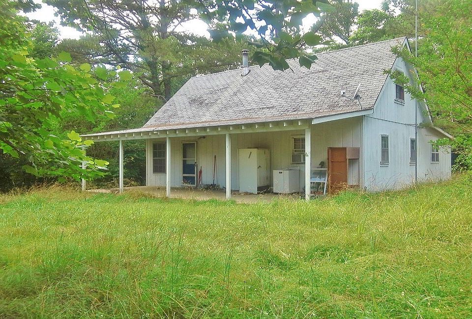 1st image of 25 Lyon Ln