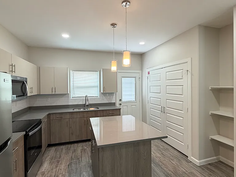 3708 Ventura Ave #2 — Photo 7
