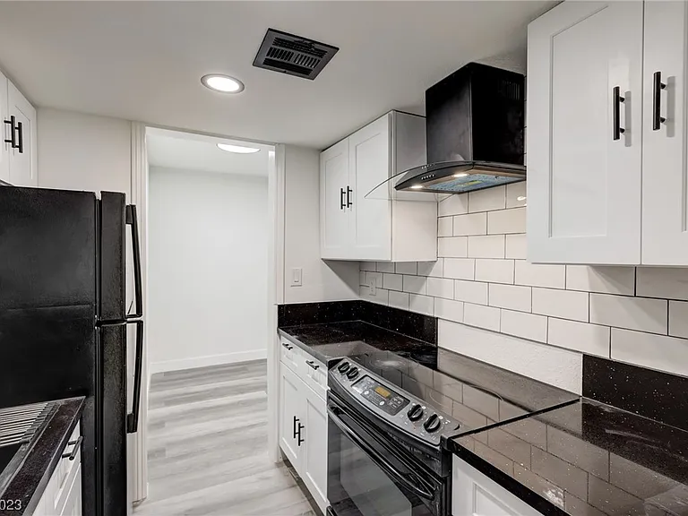 1922 Fairfield Ave #102 — Photo 9