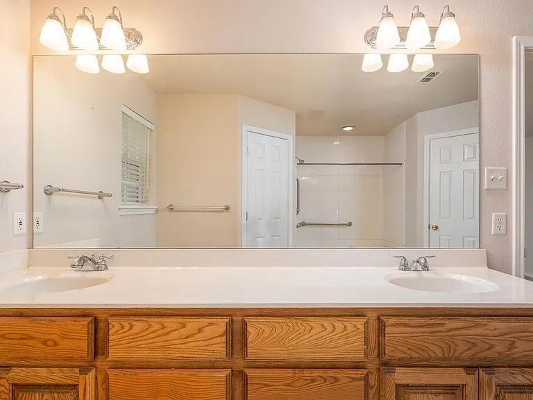 207 Locust St — Photo 25