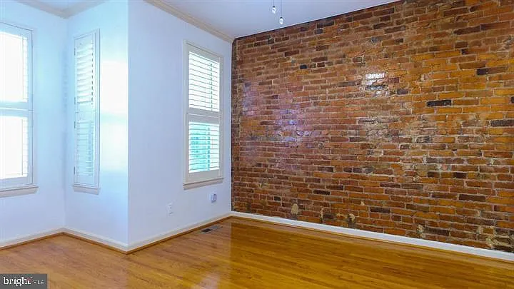1209 E St NE — Photo 18