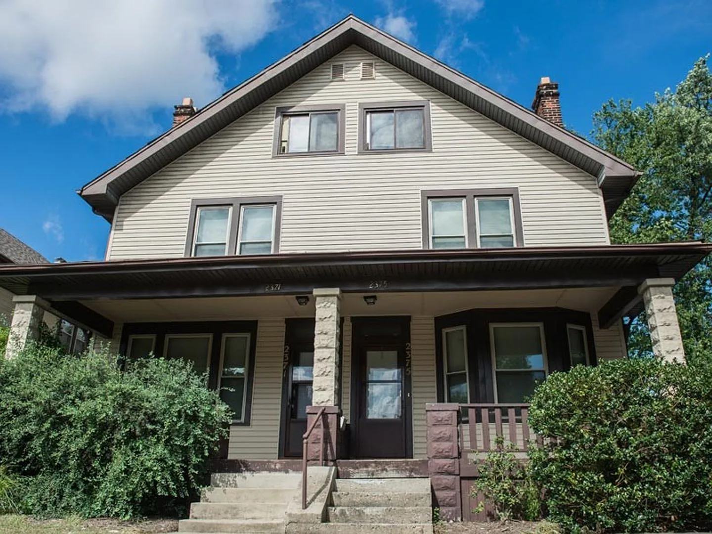 Summit St 2371-2375 MLR — Photo 1