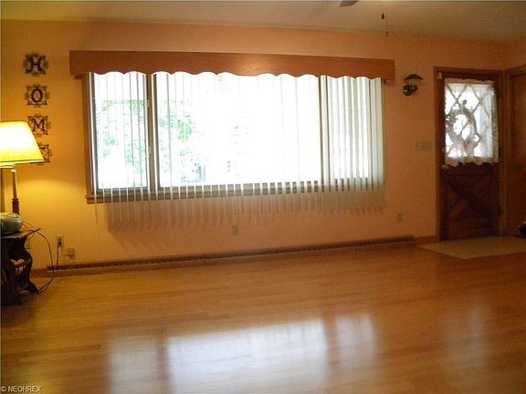 3rd image of 739 Lake St