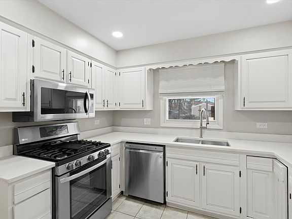 3rd image of 38434 N Russell Ave