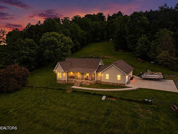 3rd image of 235 Raccoon Valley Rd