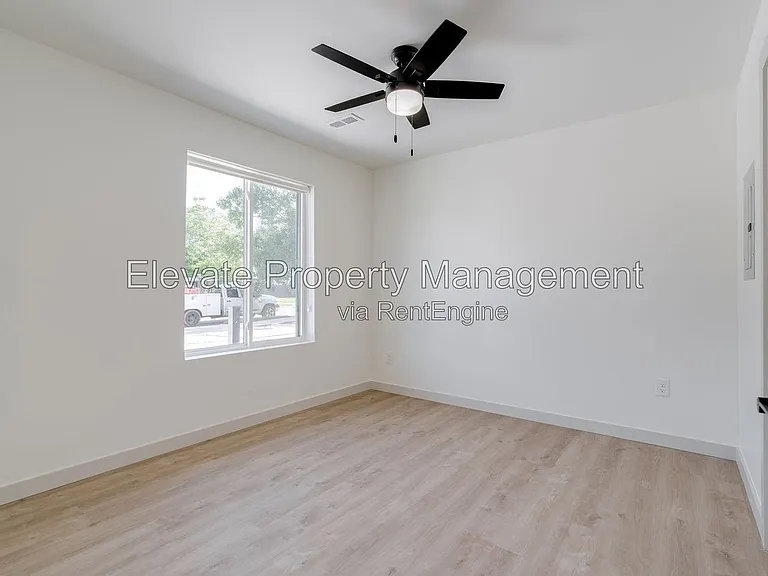 844 NW 43rd St #102 — Photo 23
