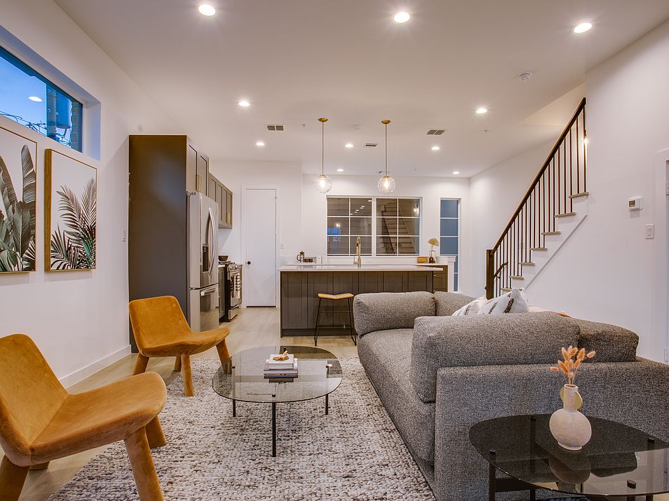 1st image of 419 W 9th St #C