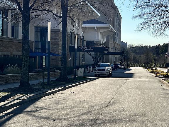 3rd image of 10 Perimeter Summit Blvd NE APT 3307